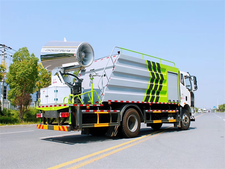 鄭通霧炮機廠家生產研發車載式霧炮機實拍圖